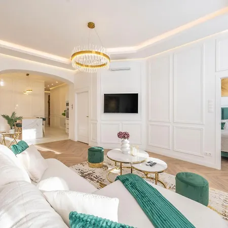 Luxurious Charming E47 City Center Suite By Prestige Homes Budapest Exterior photo