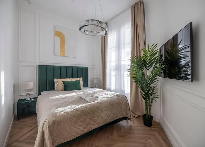 Luxurious Charming E47 City Center Suite By Prestige Homes