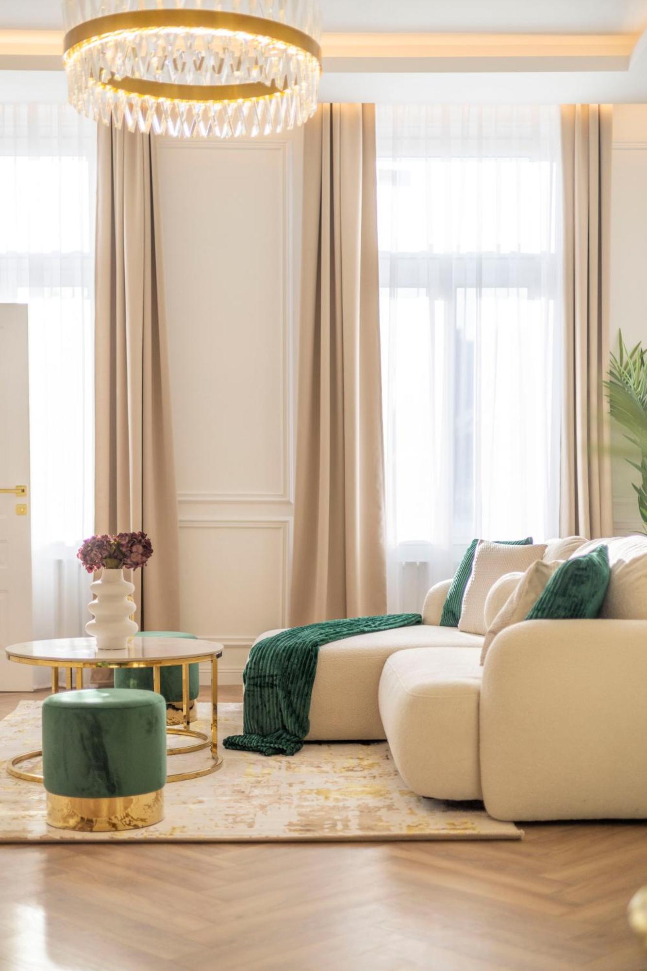 Апартаменти Luxurious Charming E47 Center By Prestige Homes